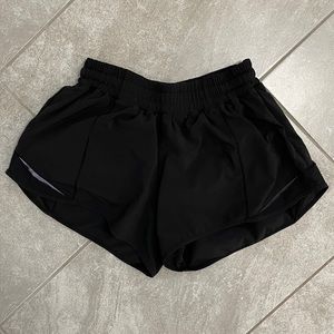 Lululemon Hotty Hot 4” low rise short